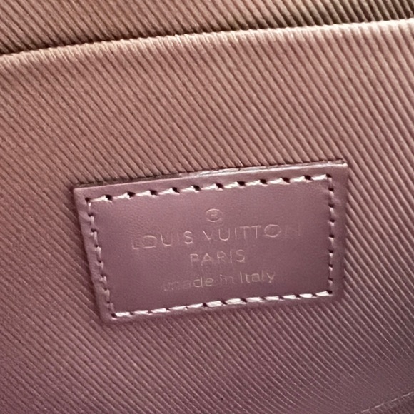 LOUIS VUITTON Vernis Pochette Felicie Chain Wallet Metallic Pale Pink - Picture 4 of 7